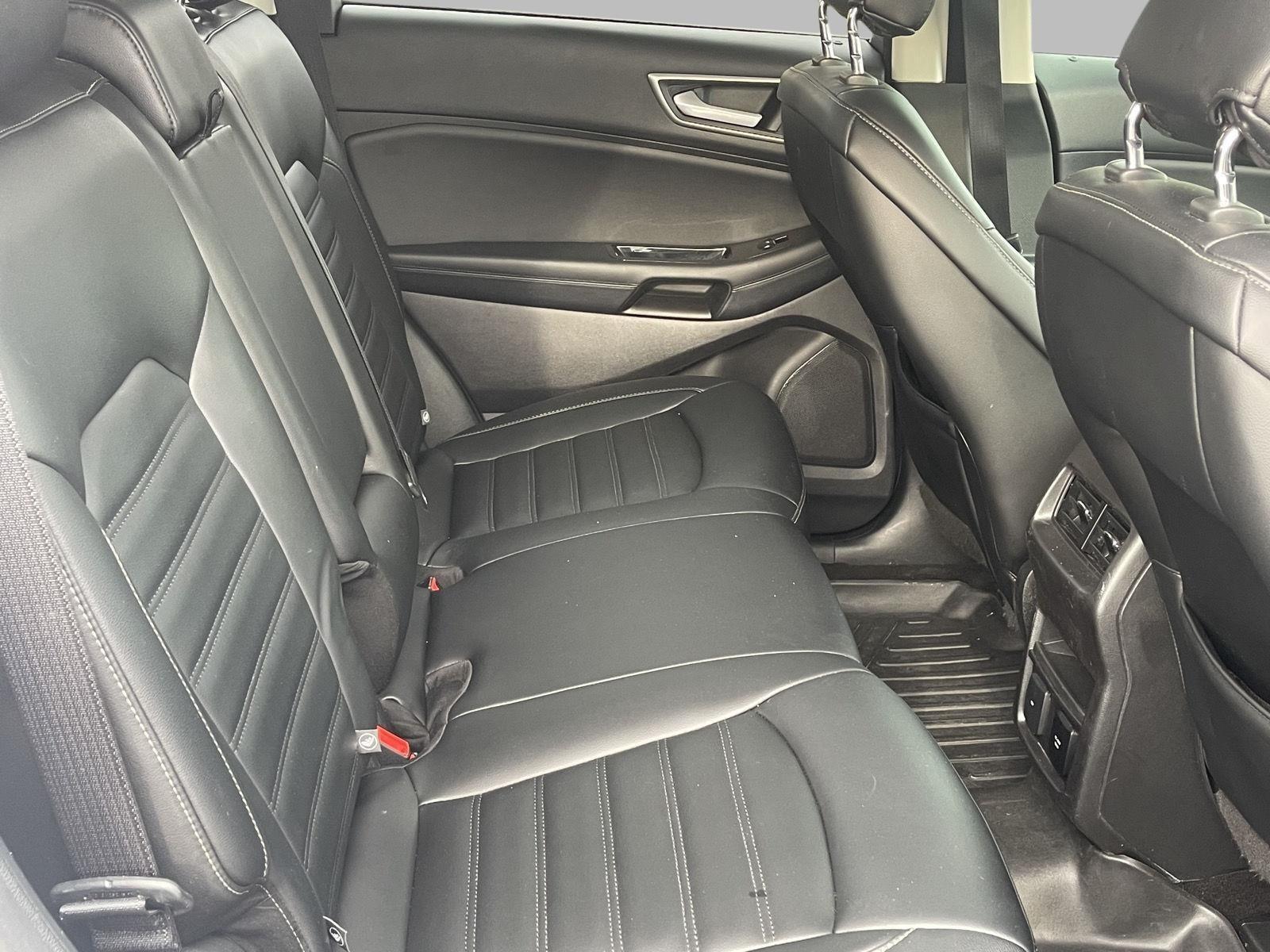 2019 Ford Edge SEL photo 18