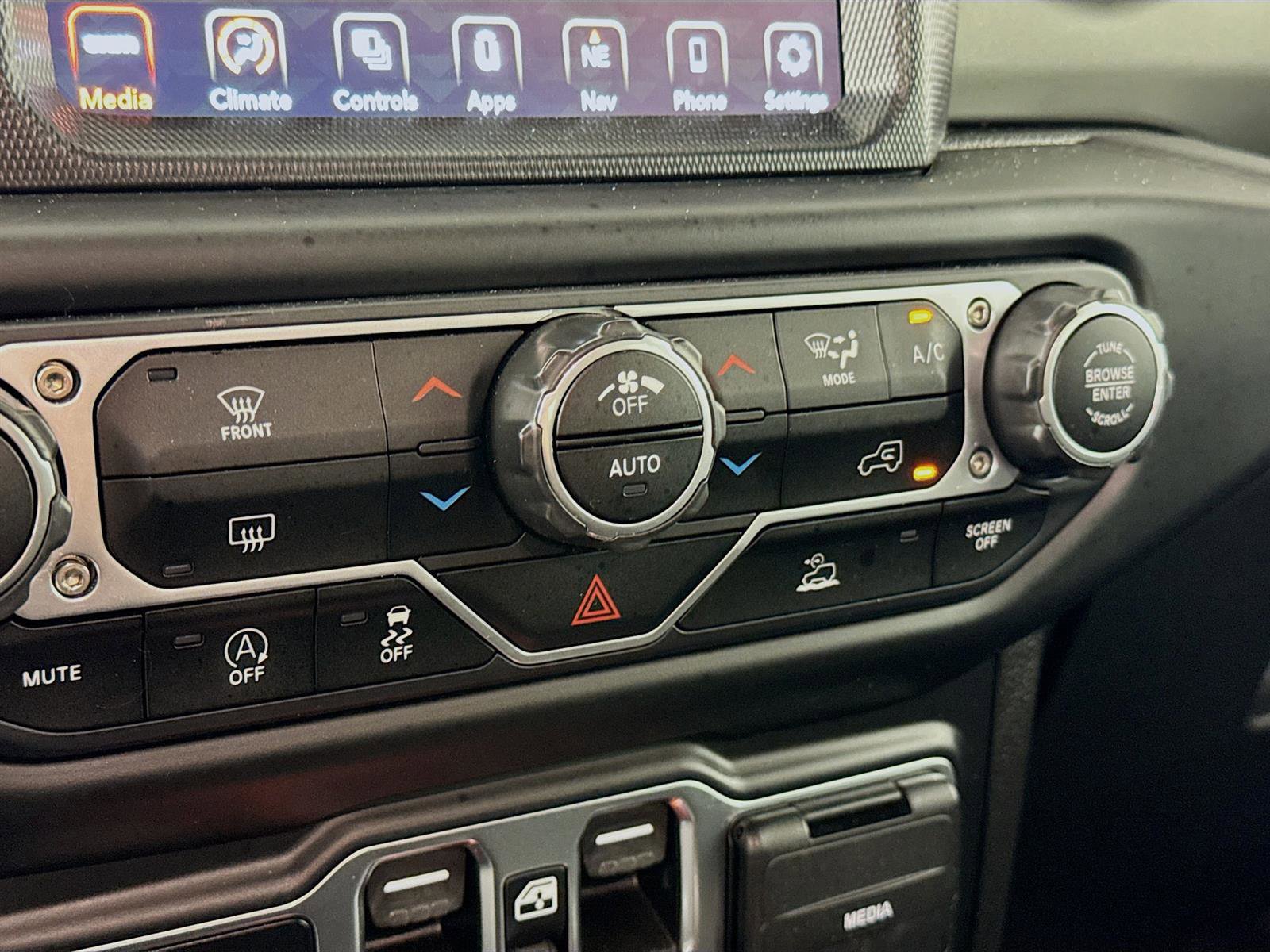2022 Jeep Wrangler Unlimited Sahara photo 17