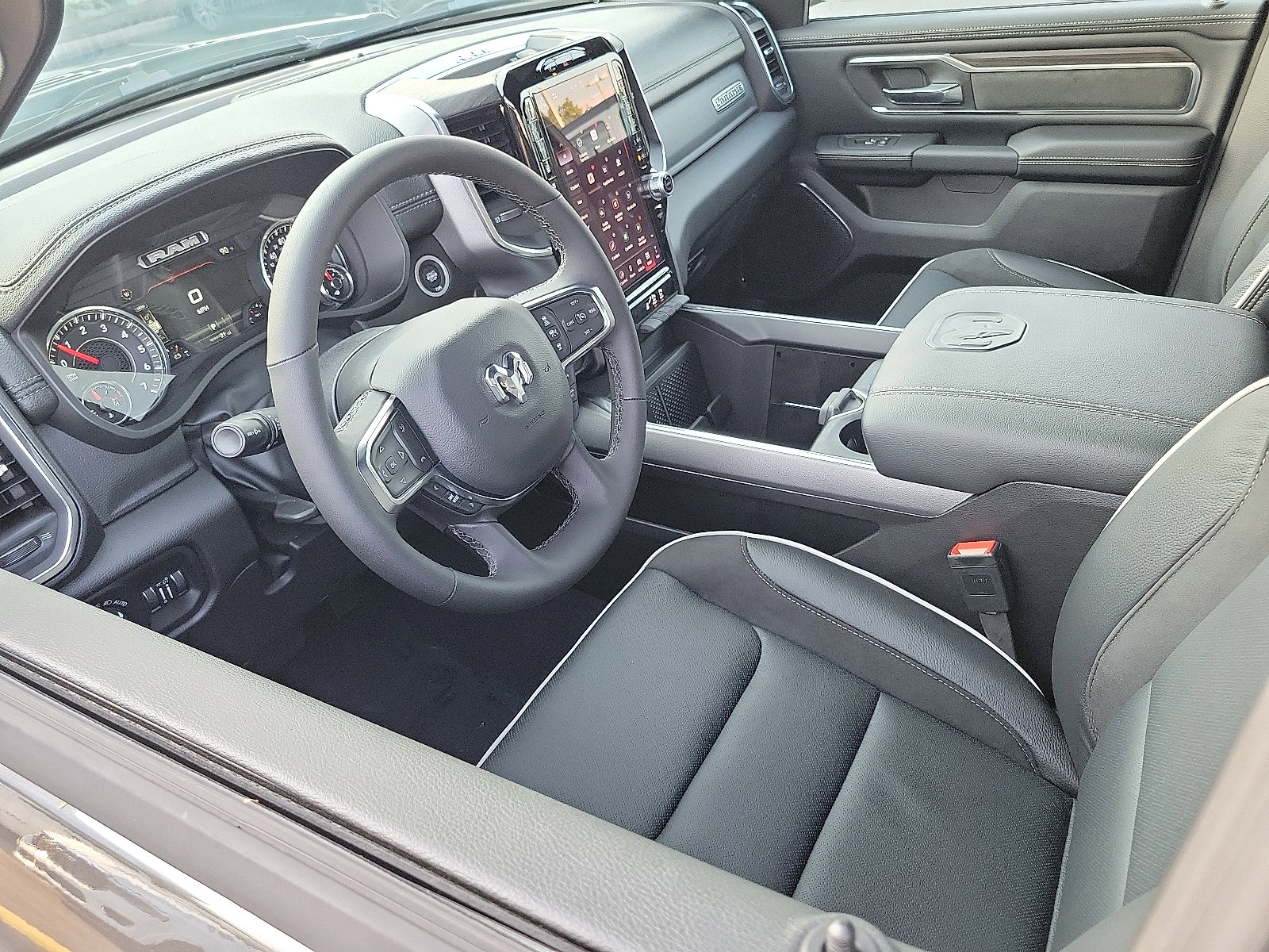 2025 Ram 1500 Laramie photo 2