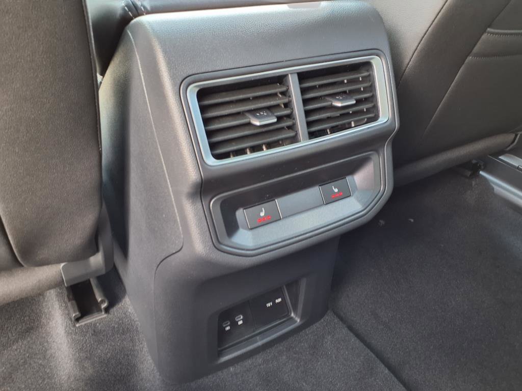 2025 Volkswagen Atlas Cross Sport SEL R-Line photo 5