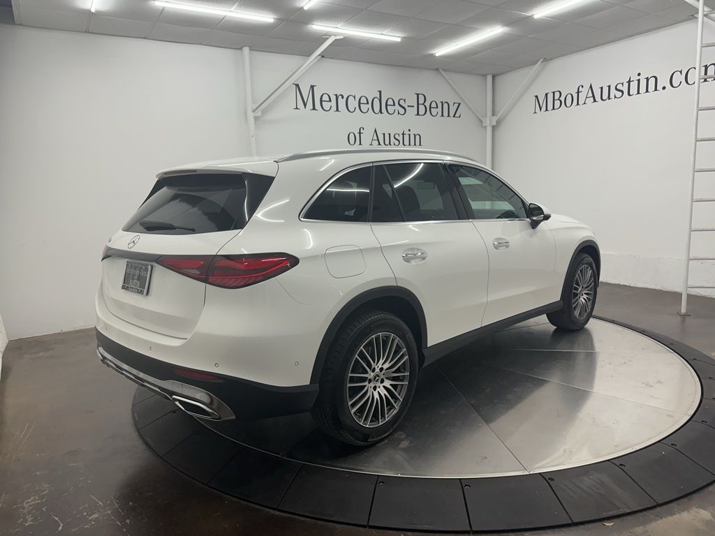 2026 Mercedes Benz GLC 300 photo 4