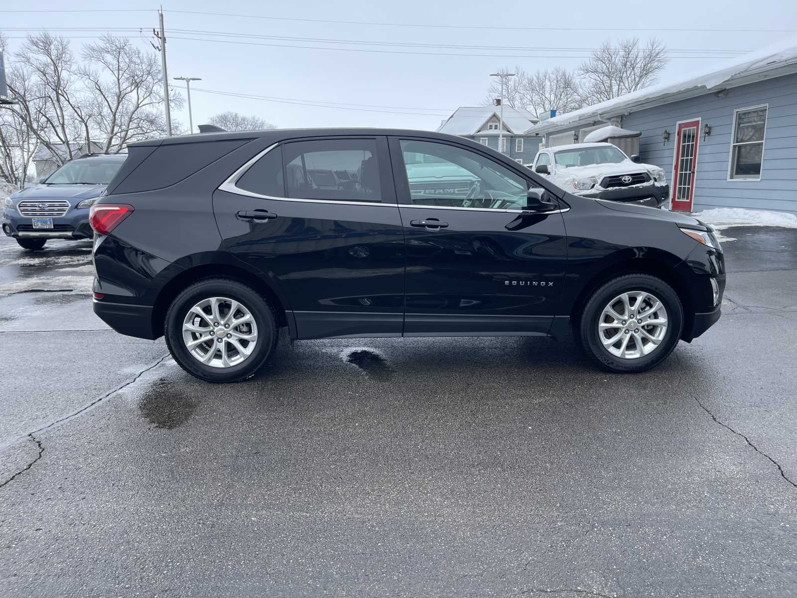 2021 Chevrolet Equinox LT photo 2