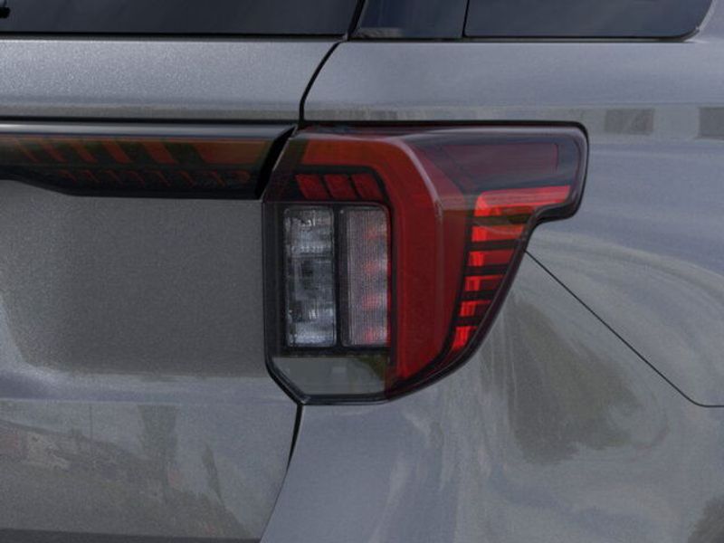 2025 Ford Explorer photo 15