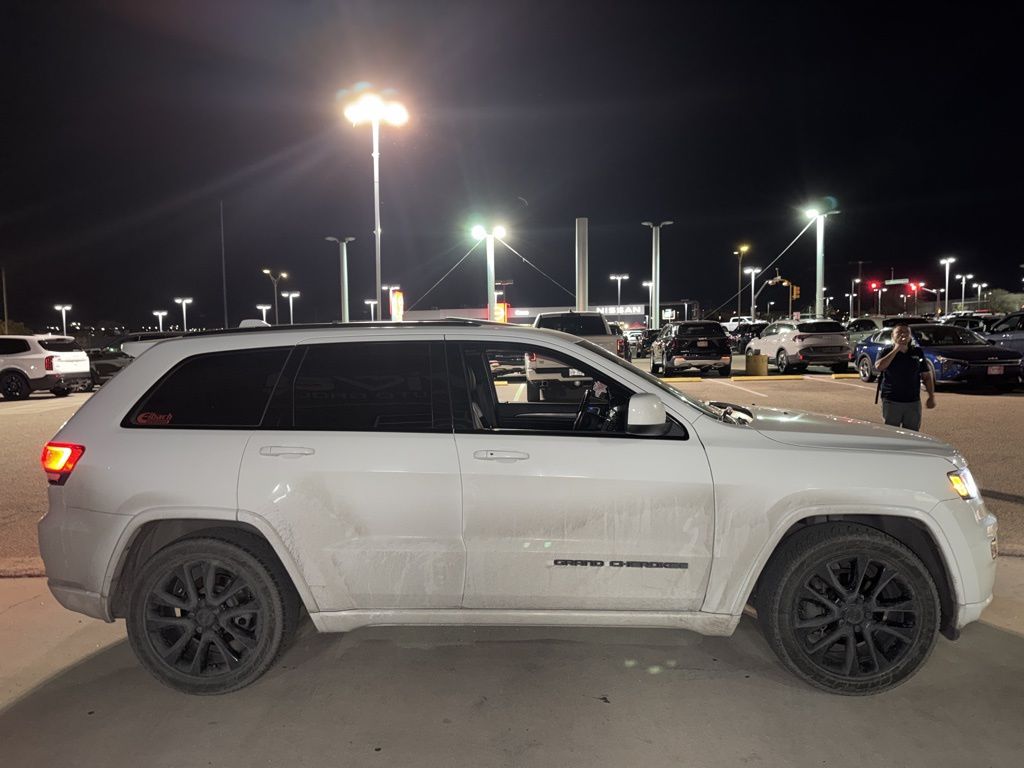 2019 Jeep Grand Cherokee Altitude photo 2