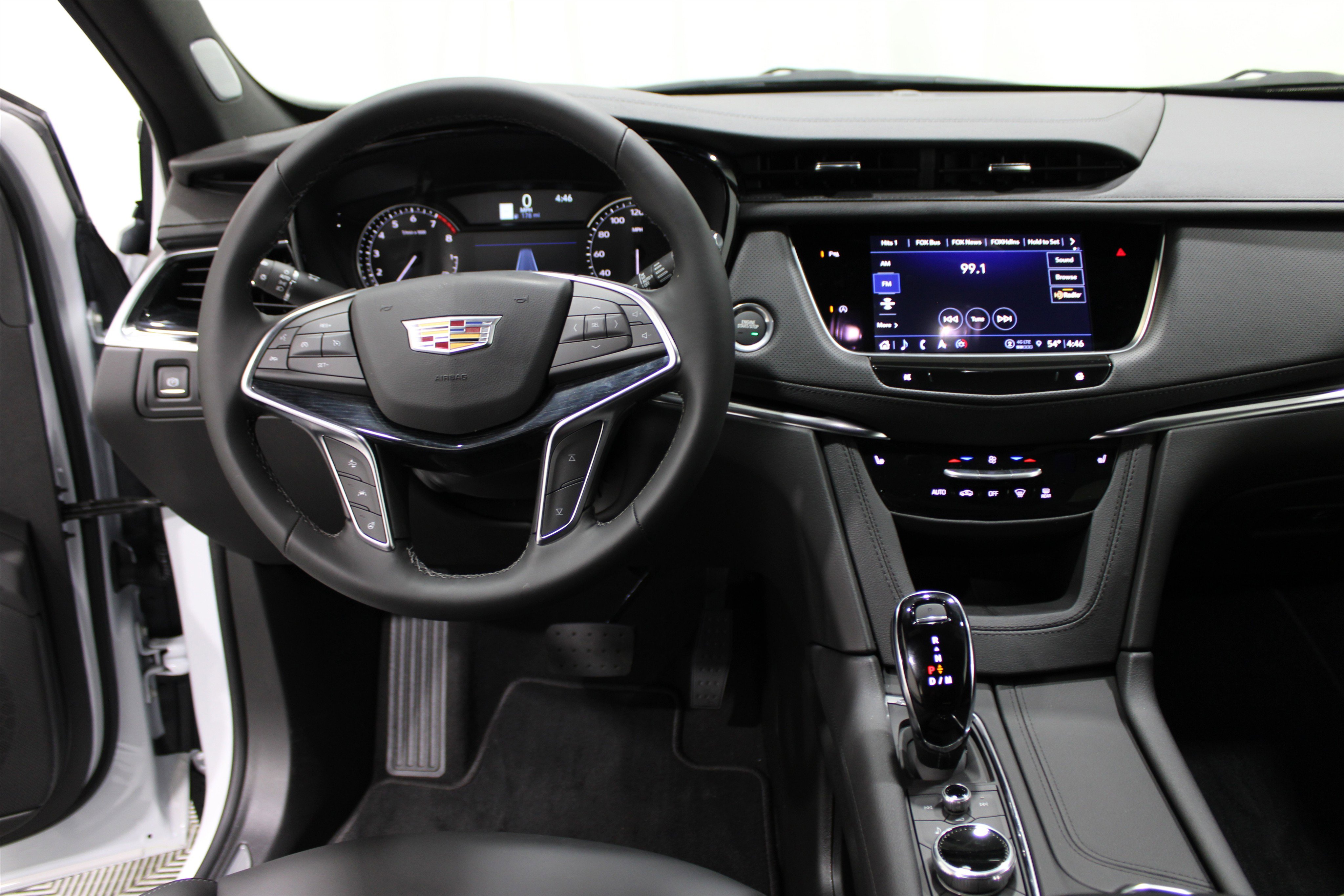 2025 Cadillac XT5 Premium Luxury photo 2