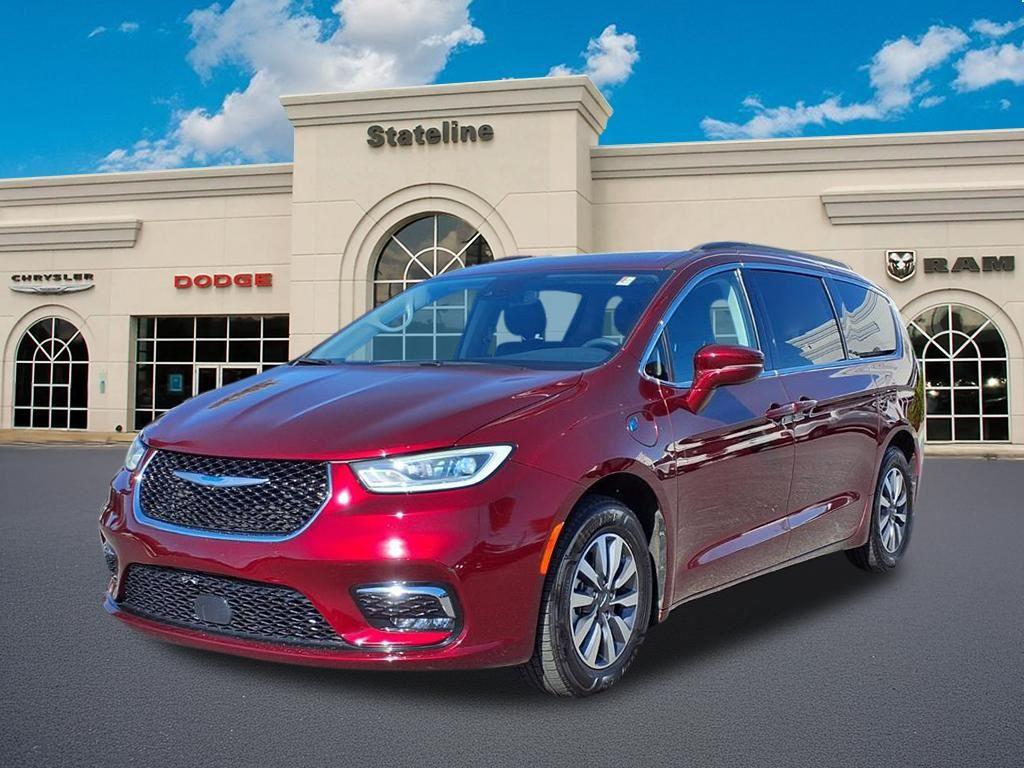 2021 Chrysler Pacifica Hybrid Touring's photo