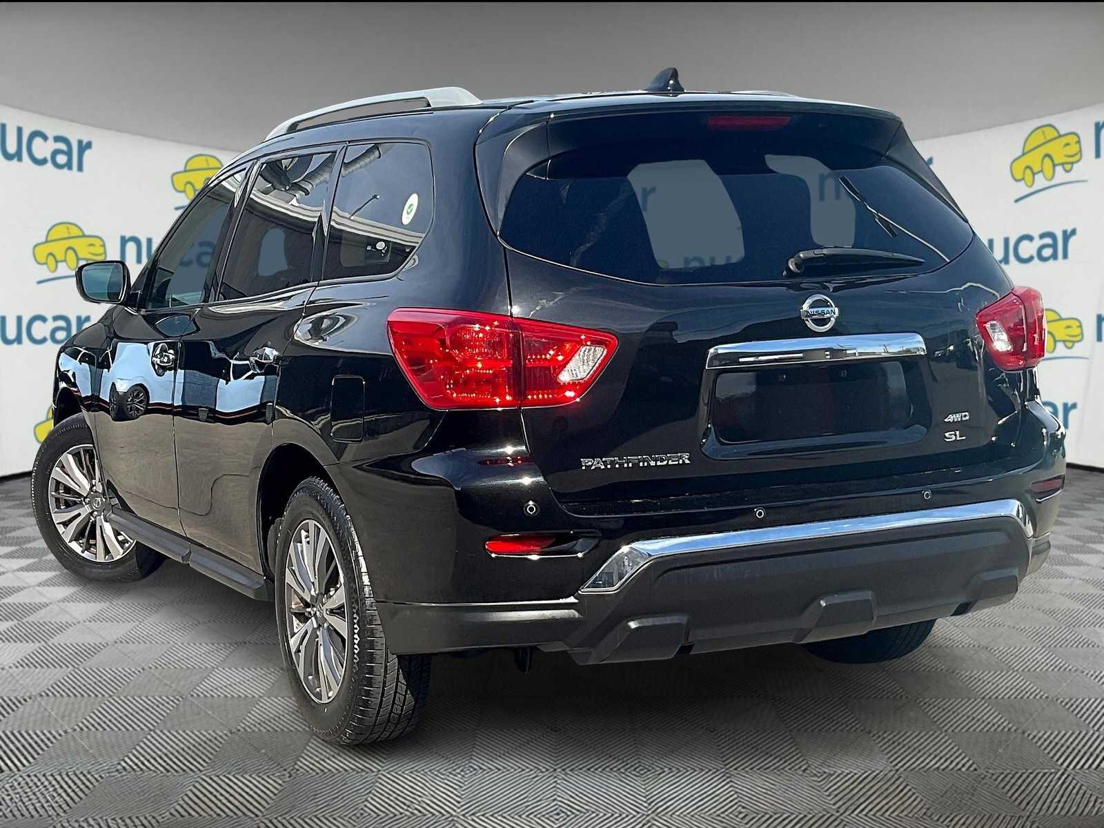 2019 Nissan Pathfinder SL photo 4