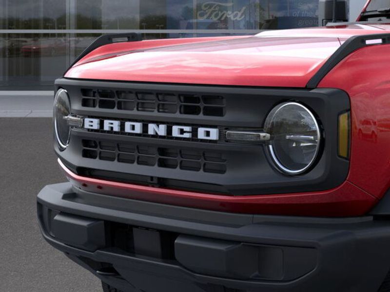 2025 Ford Bronco Base photo 17