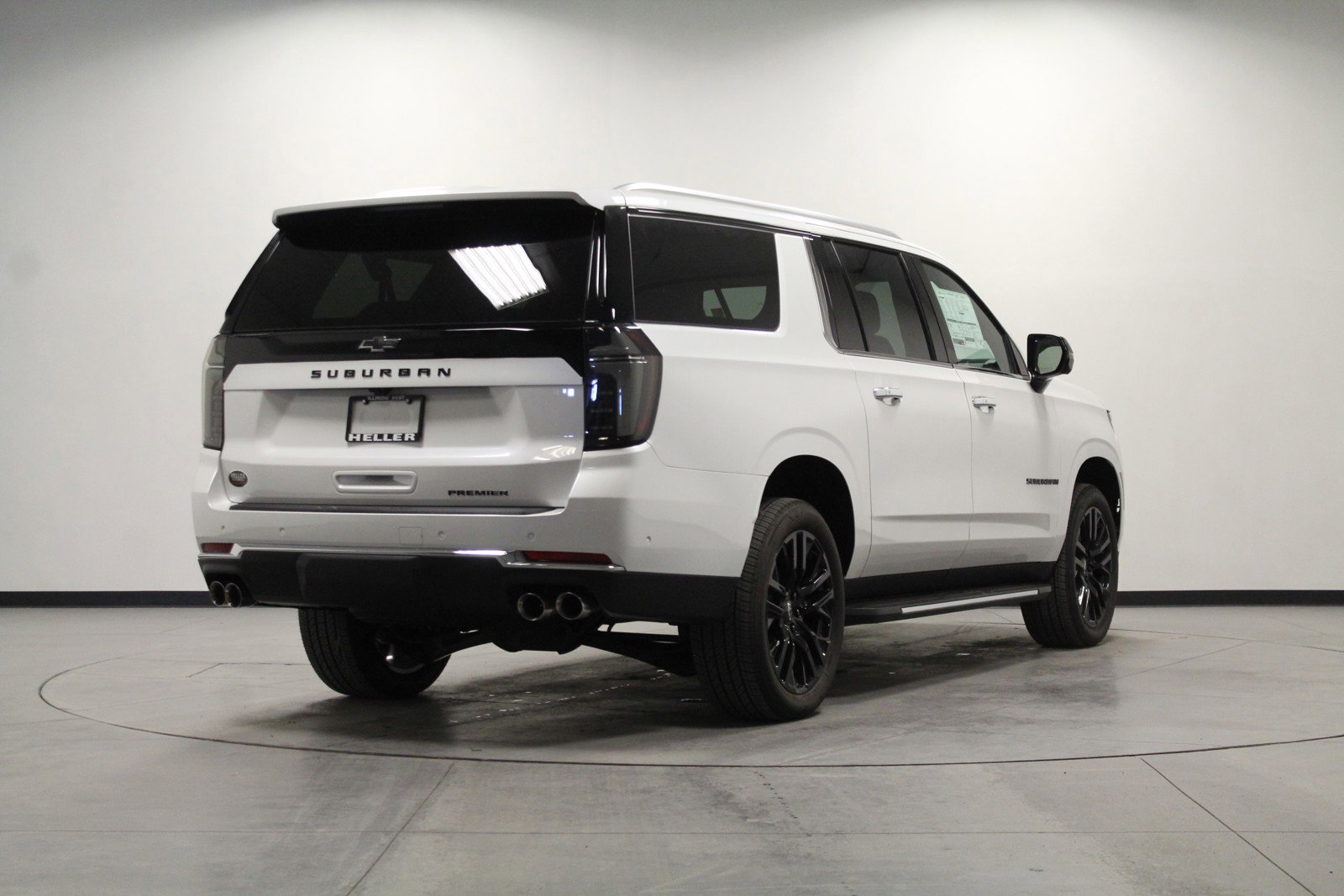 2025 Chevrolet Suburban Premier photo 3