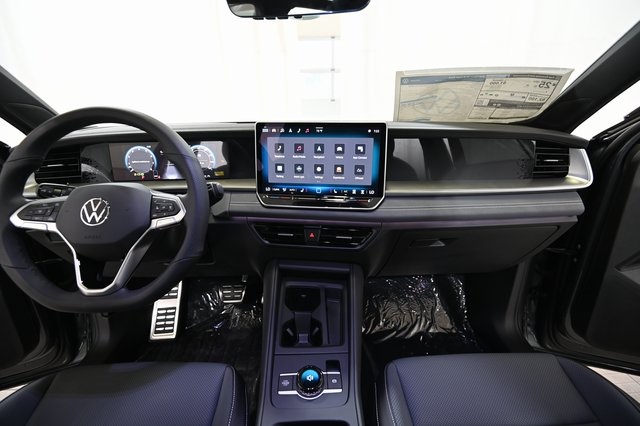2025 Volkswagen Tiguan SE R-Line Black photo 2