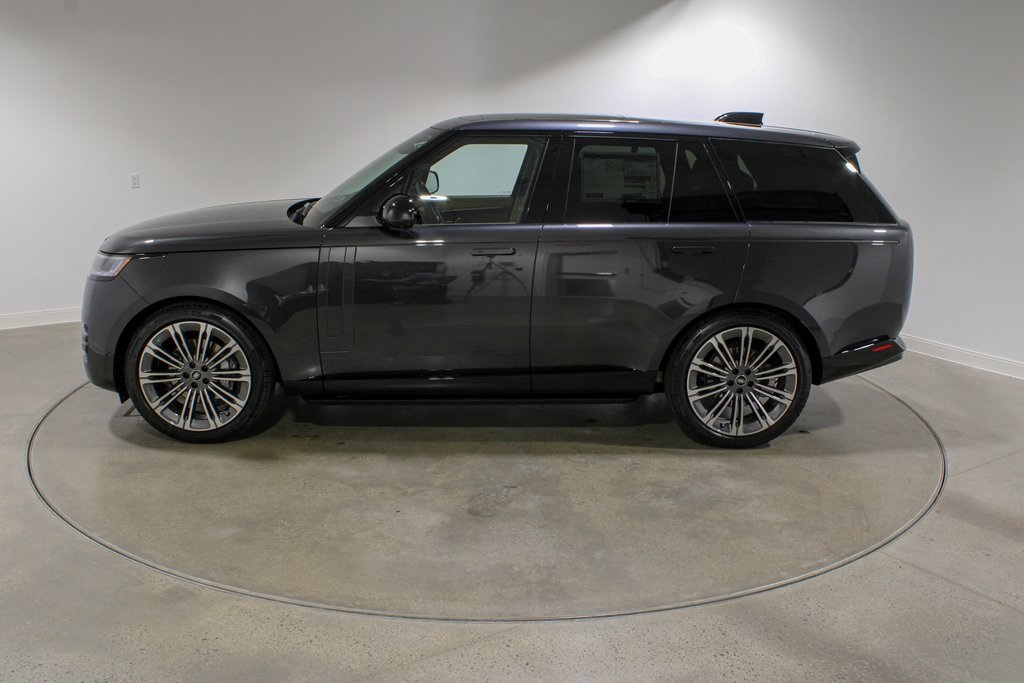 2025 Land Rover Range Rover SE photo 2