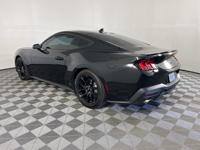 2025 Ford Mustang EcoBoost photo 3