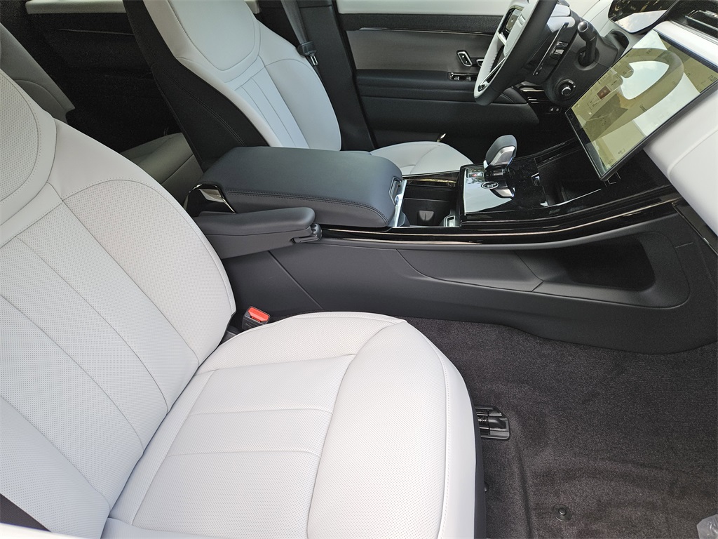 2025 Land Rover Range Rover Sport SE photo 12