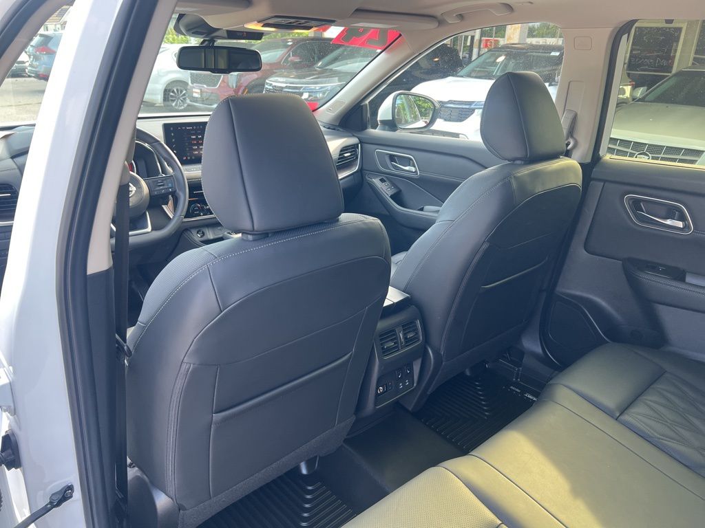 2024 Nissan Rogue Platinum photo 10