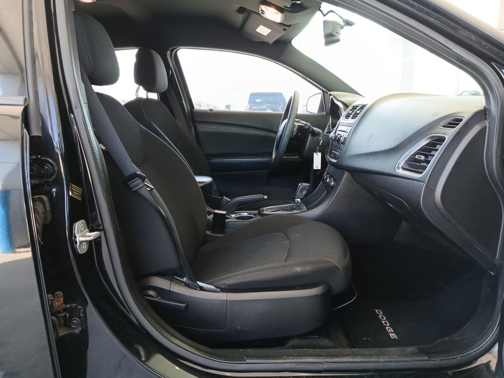 2013 Dodge Avenger SE photo 26