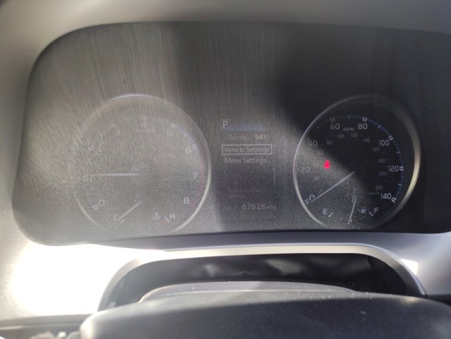 Used 2018  Toyota XLE image 1