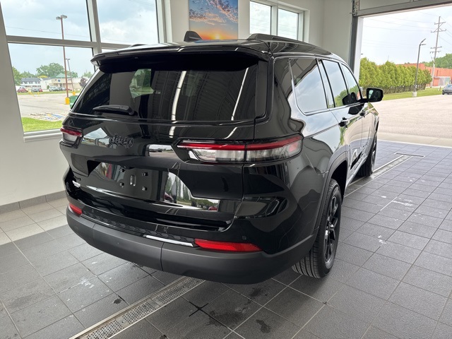 2025 Jeep Grand Cherokee Altitude X photo 2