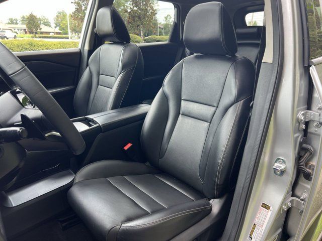 2022 Nissan Rogue SL photo 2
