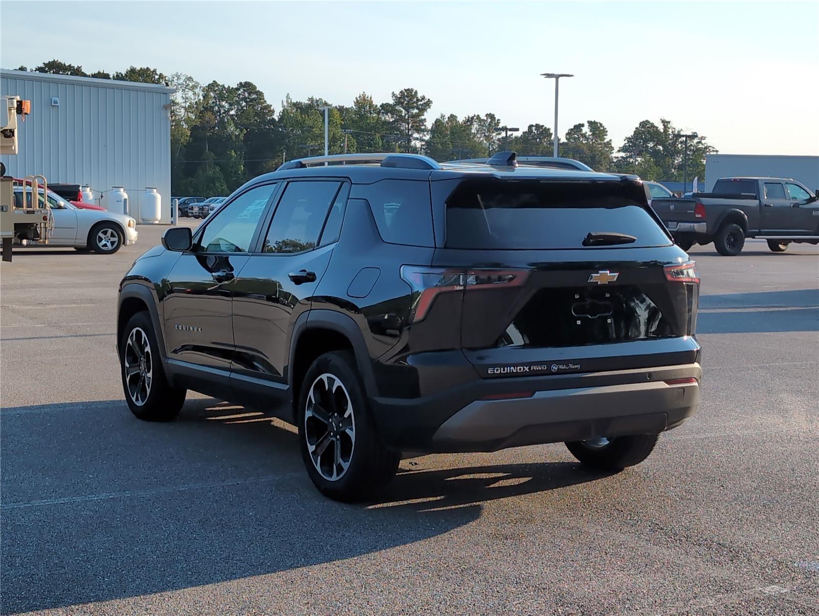 2025 Chevrolet Equinox LT photo 3