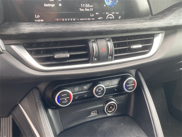 2019 Alfa Romeo Stelvio Base photo 27