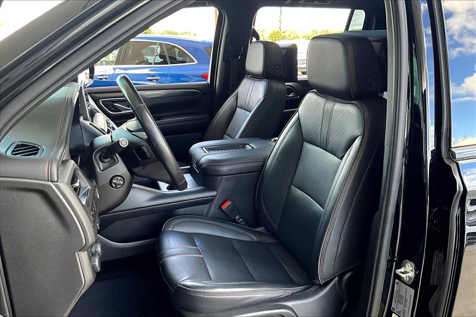 2021 Chevrolet Suburban RST photo 7