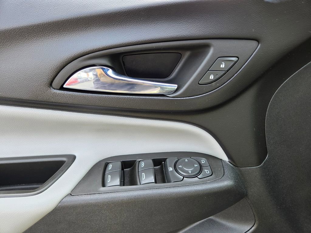2022 Chevrolet Equinox LS photo 16