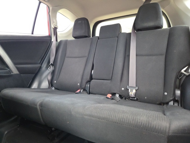 2015 Toyota RAV4 LE photo 13