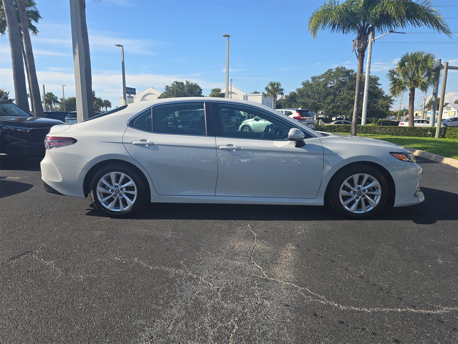 2023 Toyota Camry LE photo 3