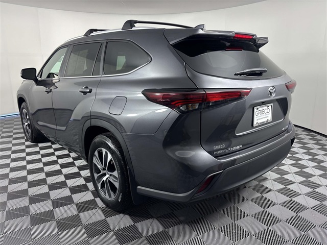 2024 Toyota Highlander XLE photo 3