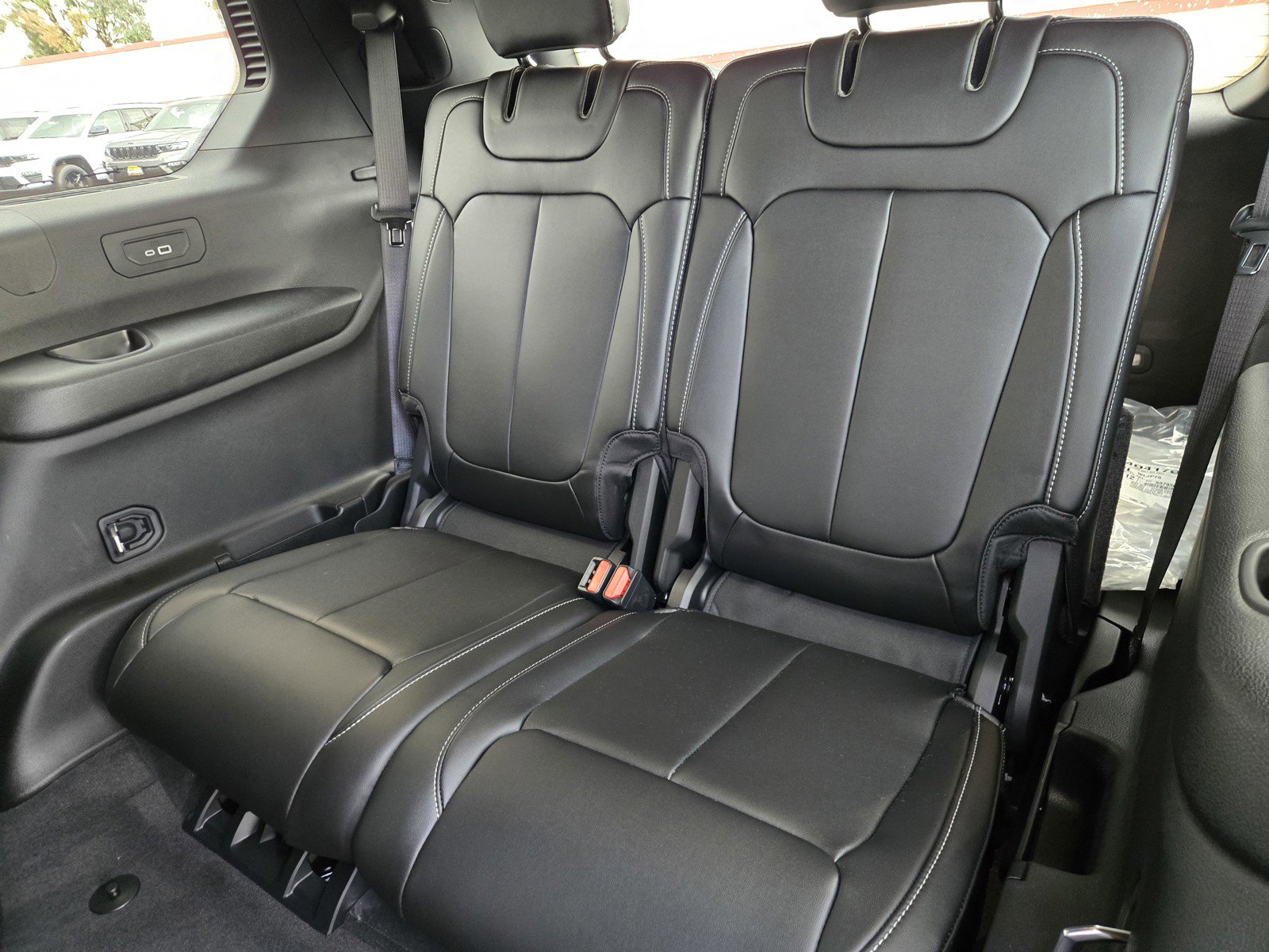 2025 Jeep Grand Cherokee Limited photo 3