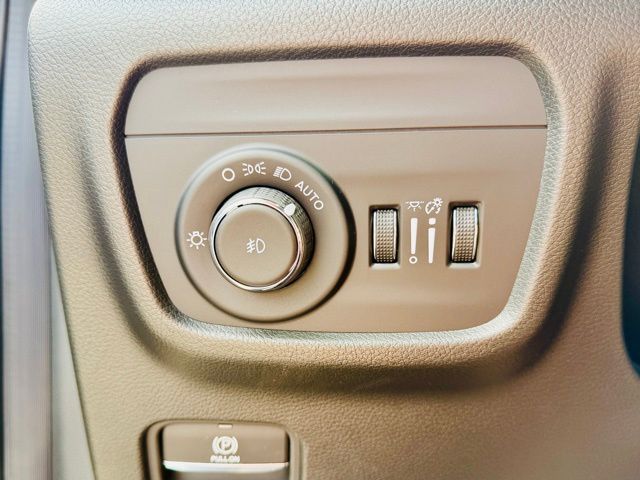 2025 Jeep Grand Cherokee Limited photo 7
