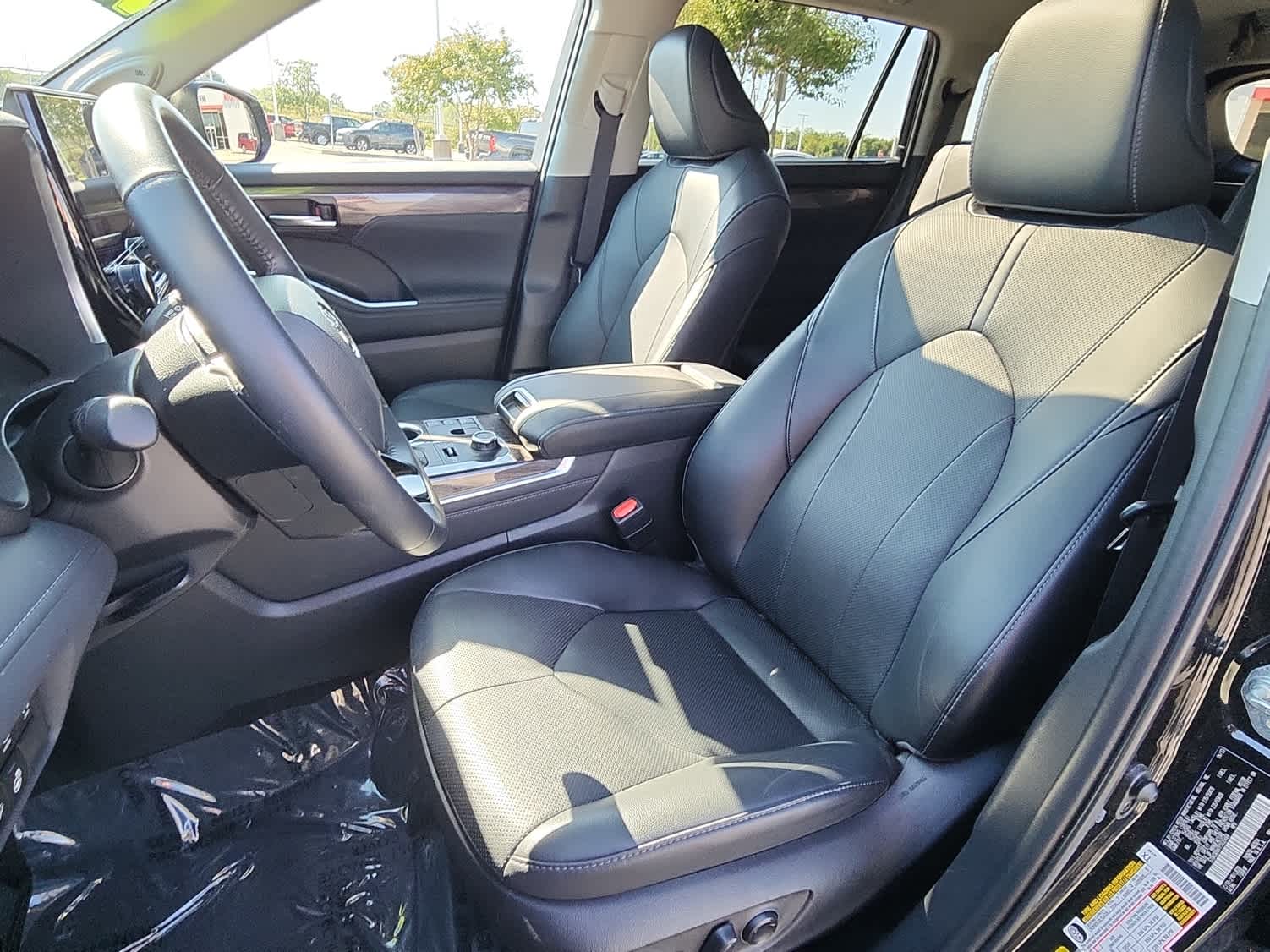 2023 Toyota Highlander Limited photo 9