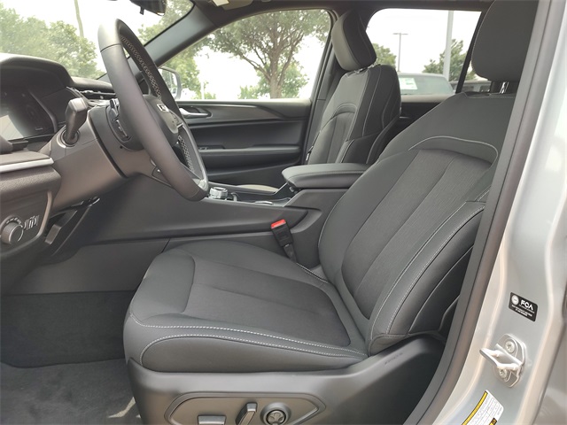 2025 Jeep Grand Cherokee Laredo Altitude photo 25