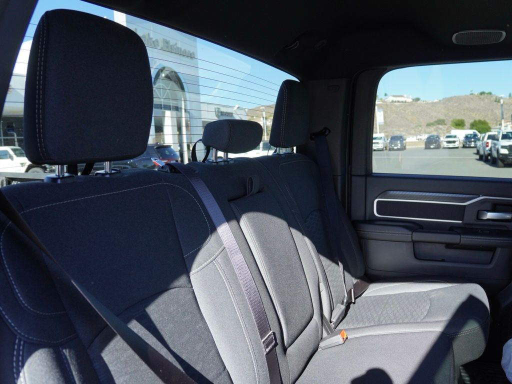 New 2026 Diamond Black Crystal Pearl-Coat Exterior Paint RAM Big Horn Night Edition image 24