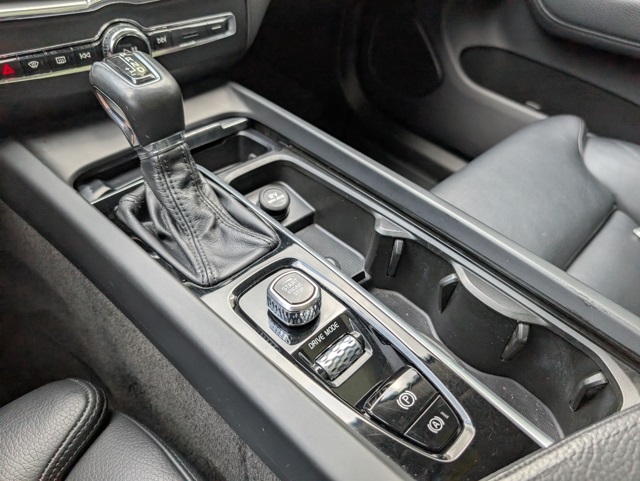 2019 Volvo XC60 T5 Momentum photo 15