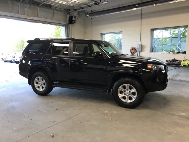 2024 Toyota 4Runner SR5 4WD photo 2