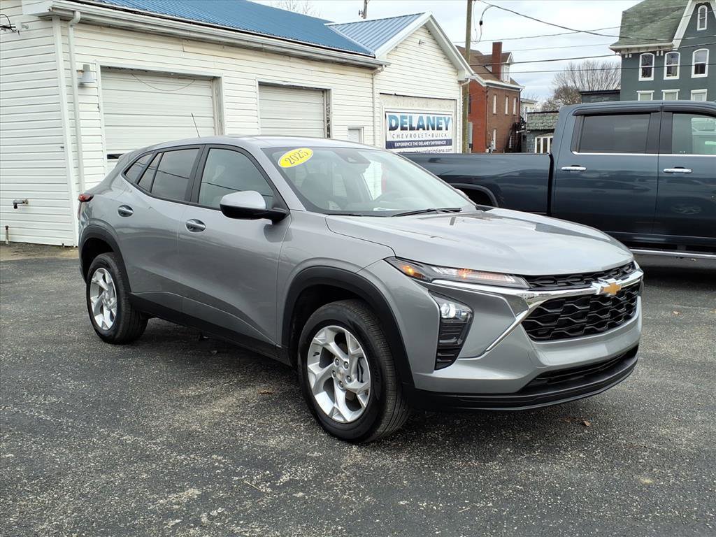 2025 Chevrolet Trax LS's photo