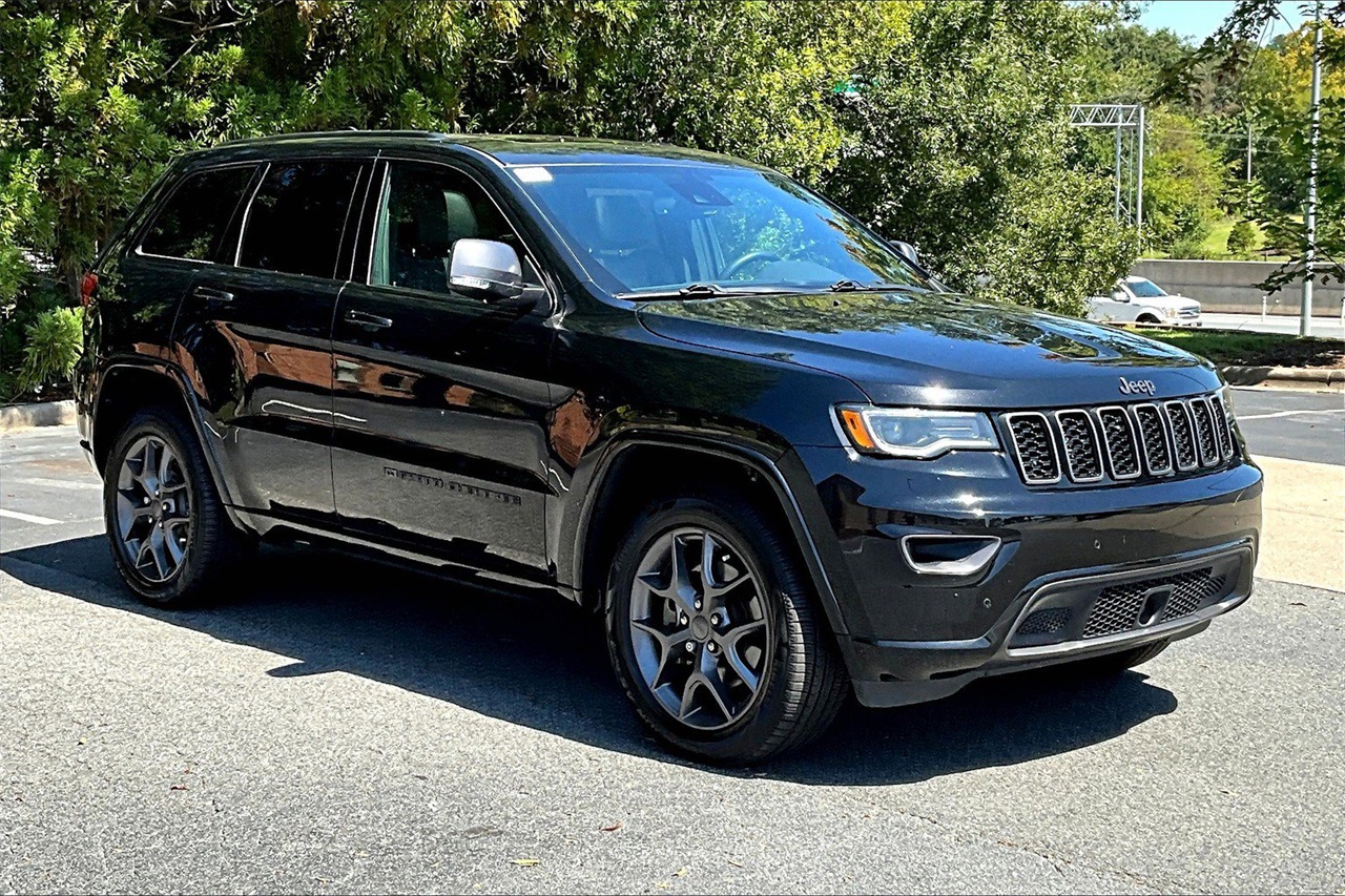 2021 Jeep Grand Cherokee Anniversary Edition photo 2