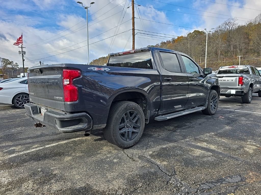 2022 Chevrolet Silverado 1500 Custom photo 2