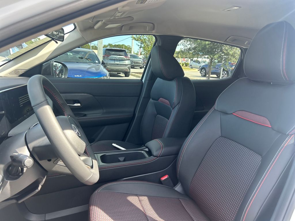 2026 Nissan Kicks SR photo 10