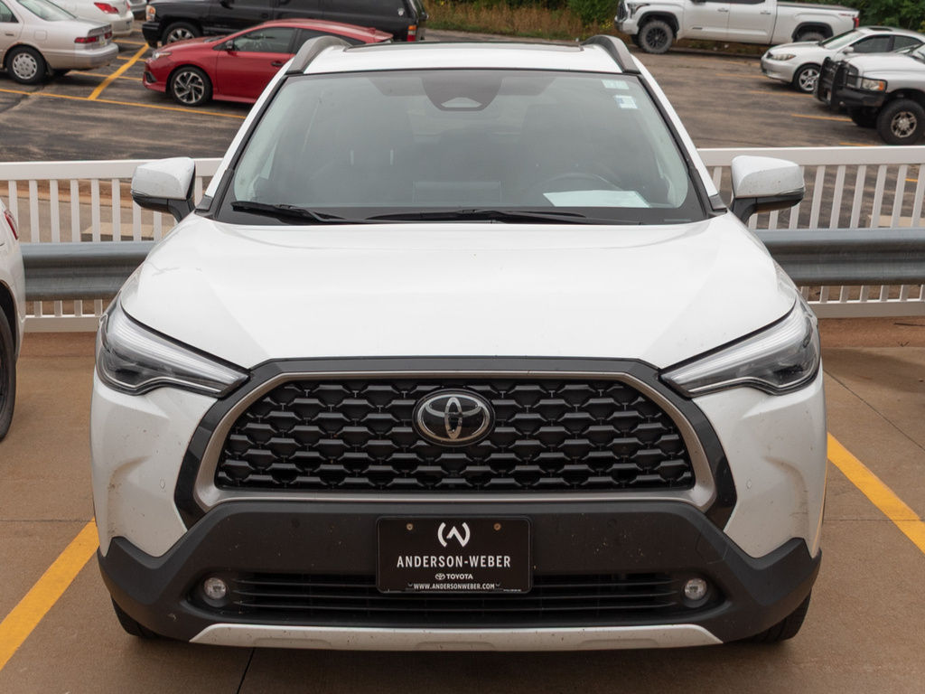 2023 Toyota Corolla Cross XLE photo 2