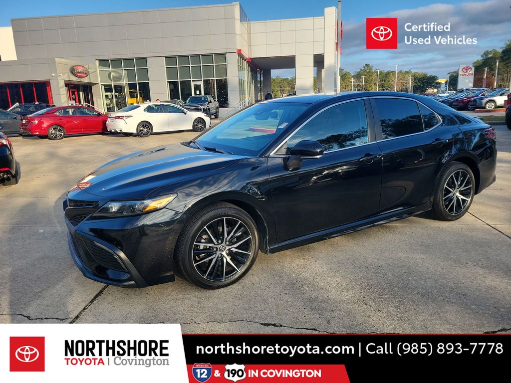 2022 Toyota Camry SE's photo