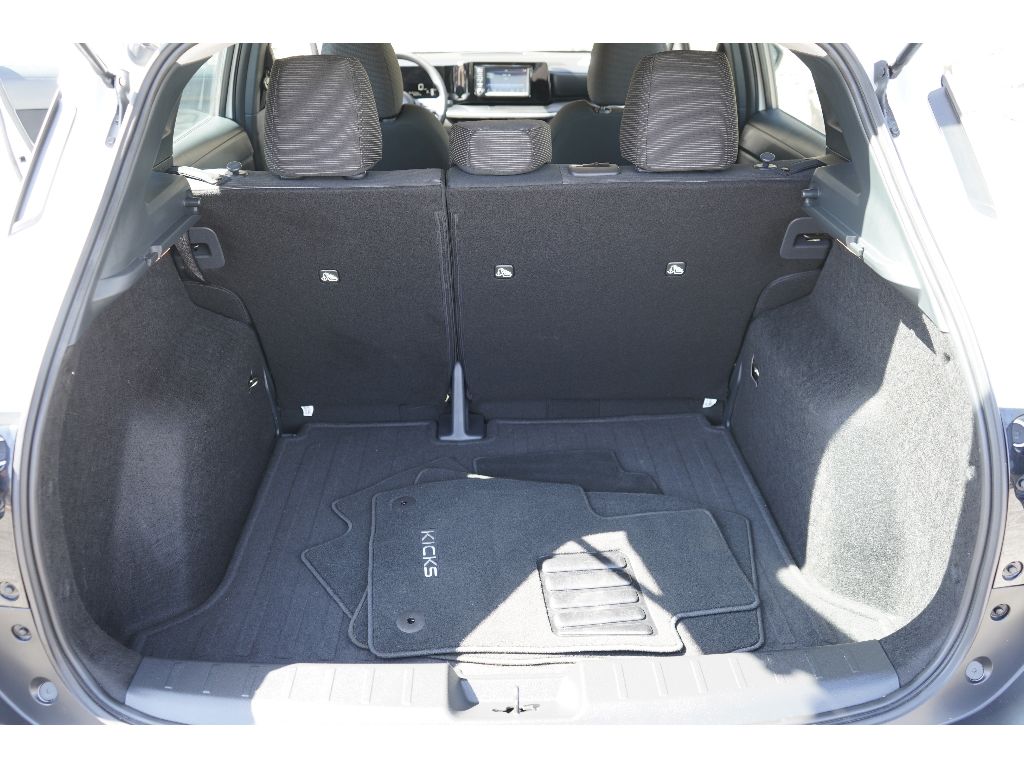 2025 Nissan Kicks S photo 19