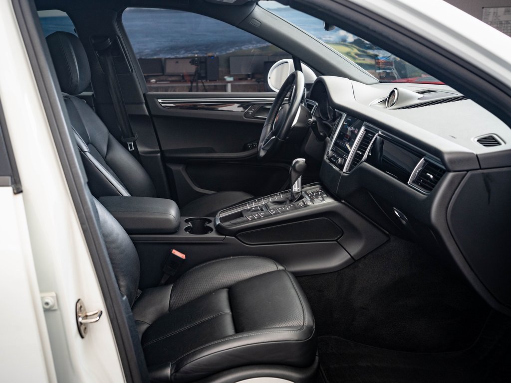 2018 Porsche Macan photo 21