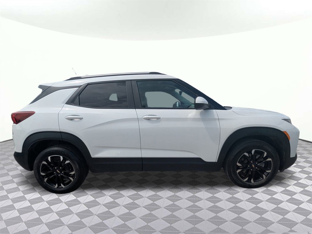 2023 Chevrolet Trailblazer LT photo 2