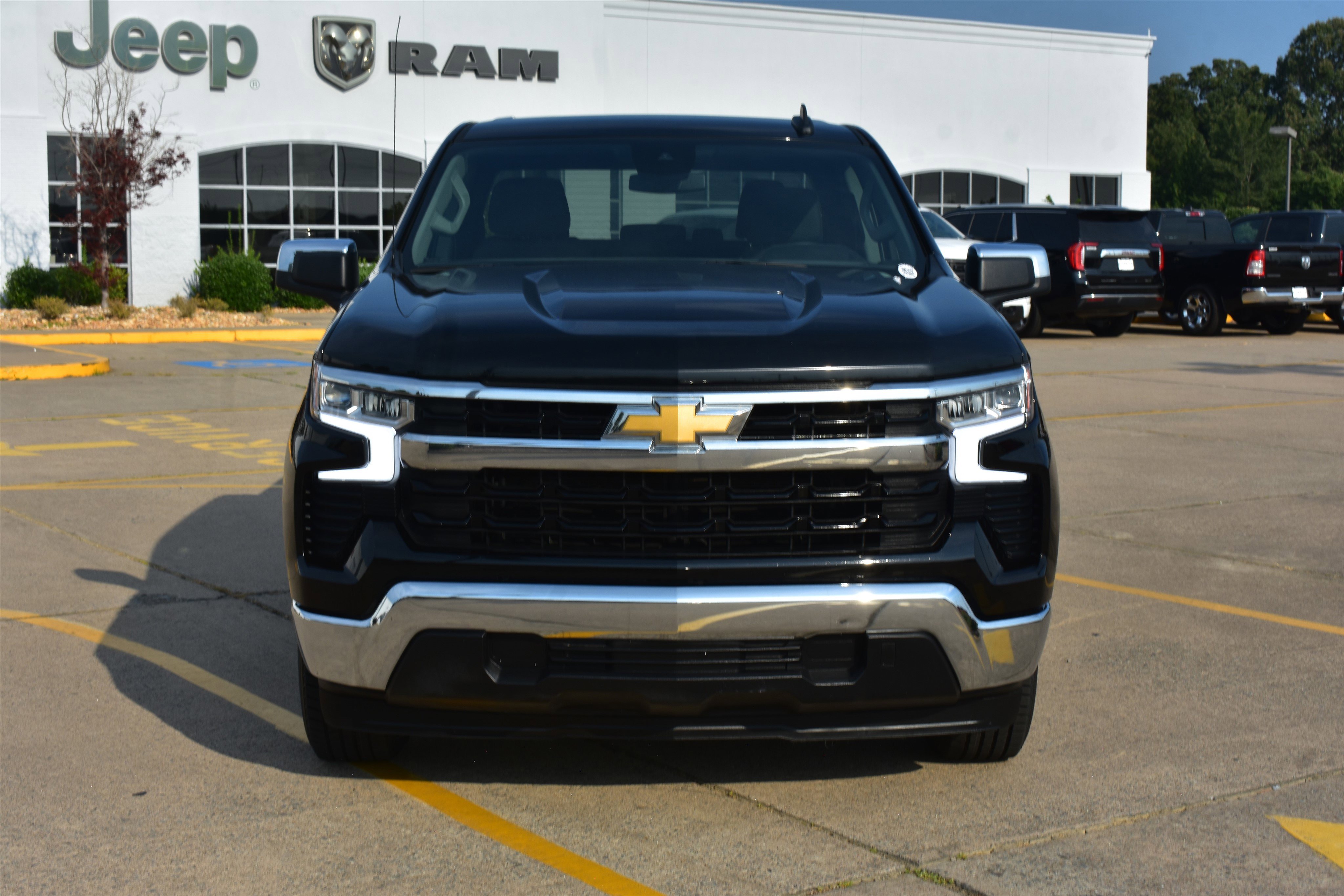 Used 2024 Chevrolet Silverado 1500 LT with VIN 1GCPACED9RZ176594 for sale in Little Rock
