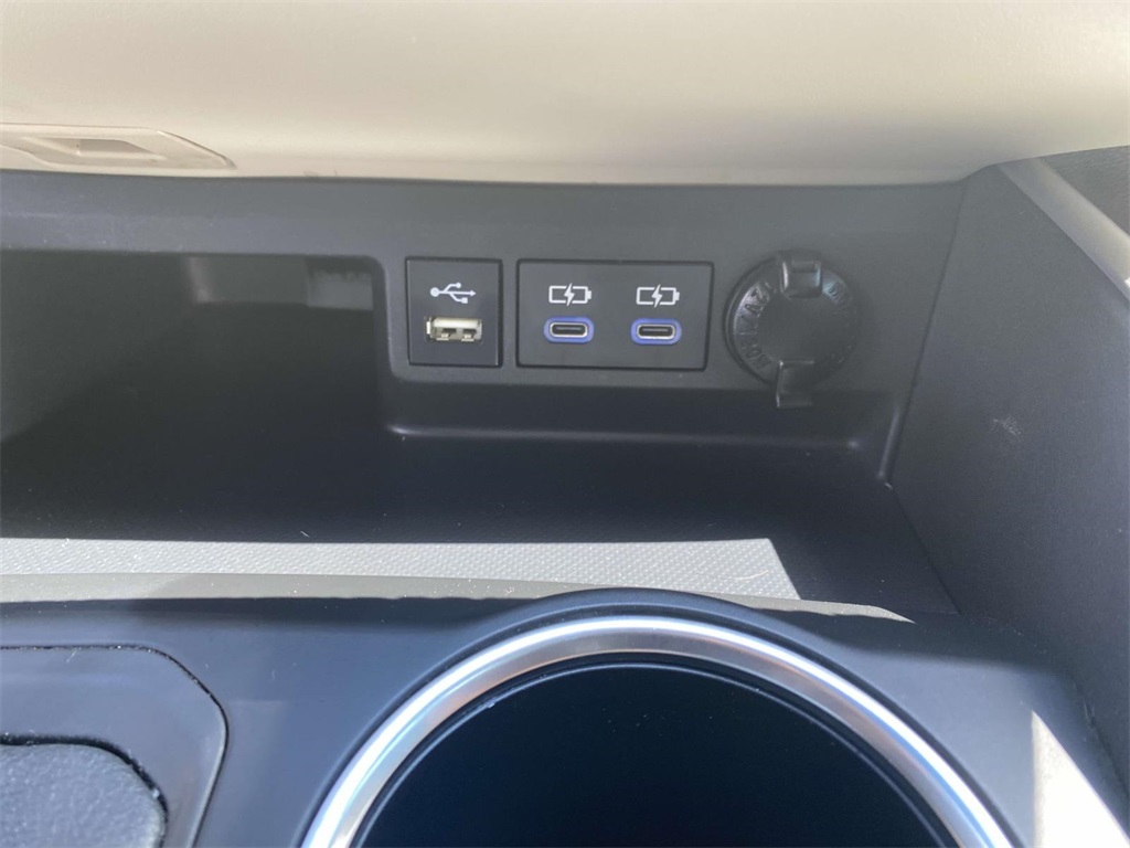 2022 Toyota Highlander XLE photo 22
