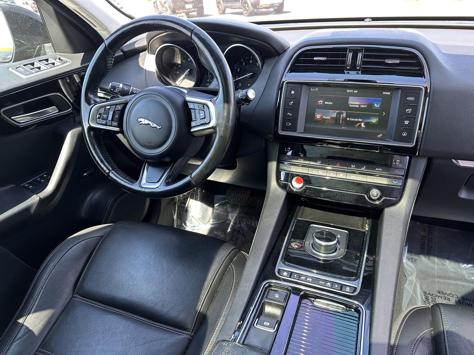 2018 Jaguar F-PACE Prestige photo 9