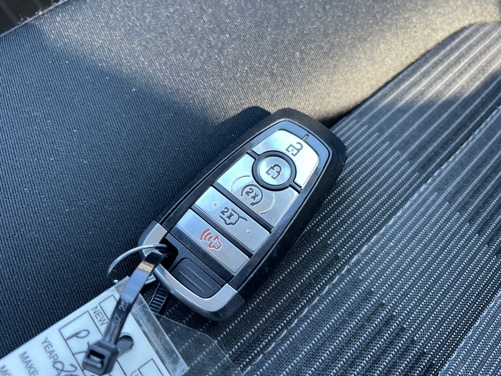 2022 Ford Edge SEL photo 13