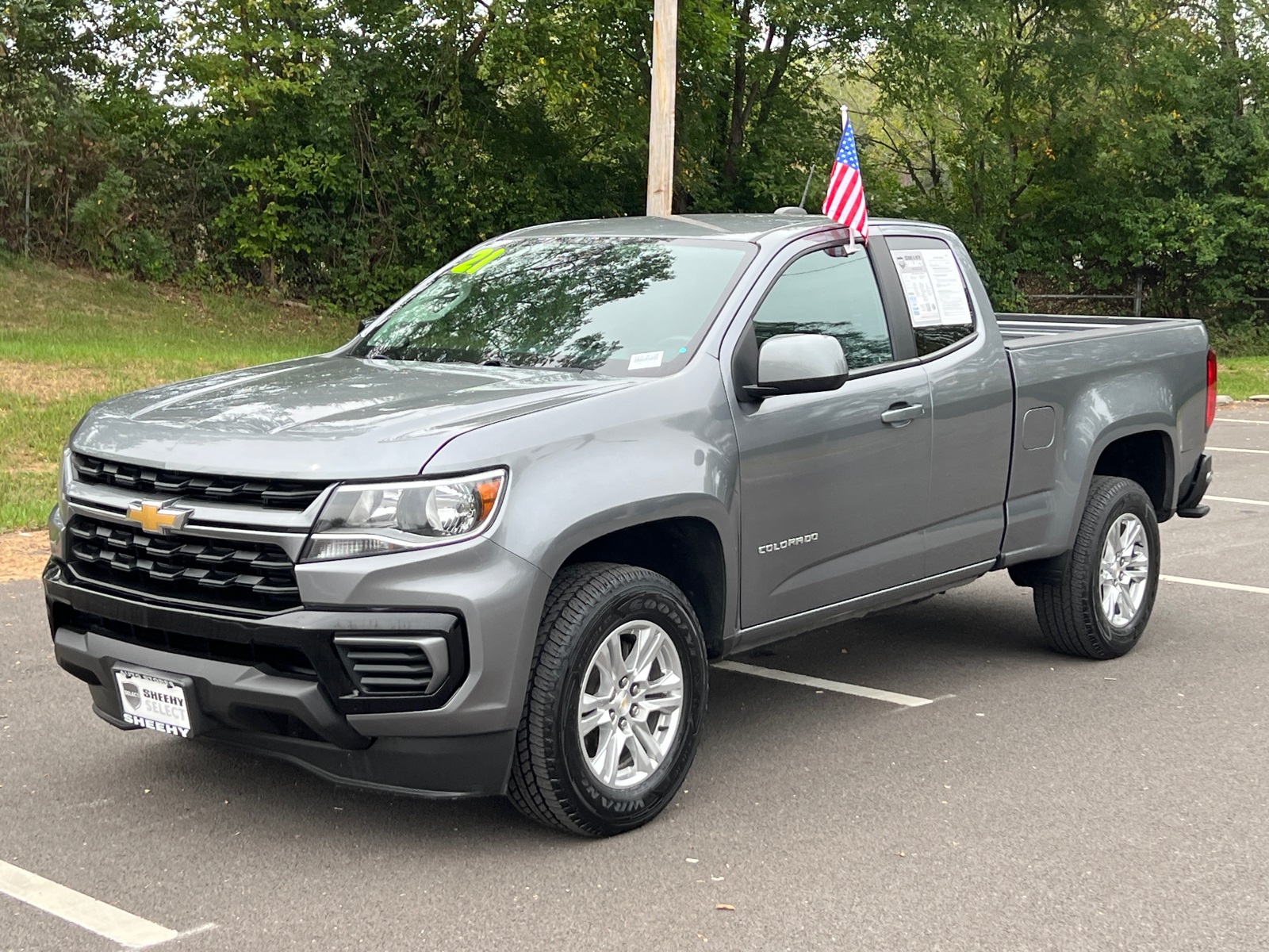 2021 Chevrolet Colorado LT photo 2